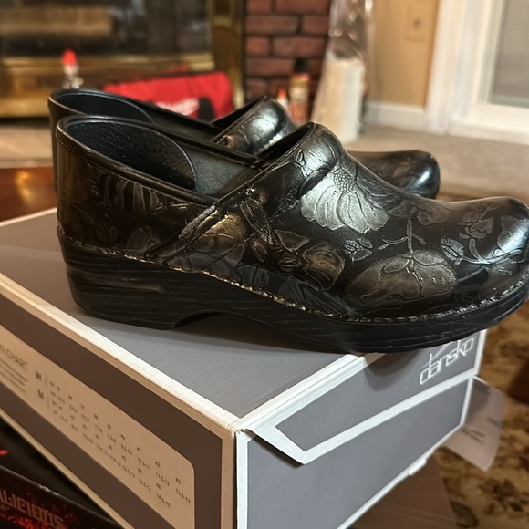 Clogs - Picture 4 of 6